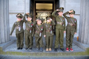 Thug saighdiúirí óga ó Scoil Mhuire, An Turlach Beag, Rosmuc, trí ghradam leo dá ndráma ‘Bairbre’ le Pádraig Mac Piarais ag féile Coirm na Gaillimhe a reáchtáladh thar dhá lá in Amharclann na Cathrach.